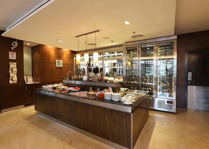 Davis Thai House Hotel
